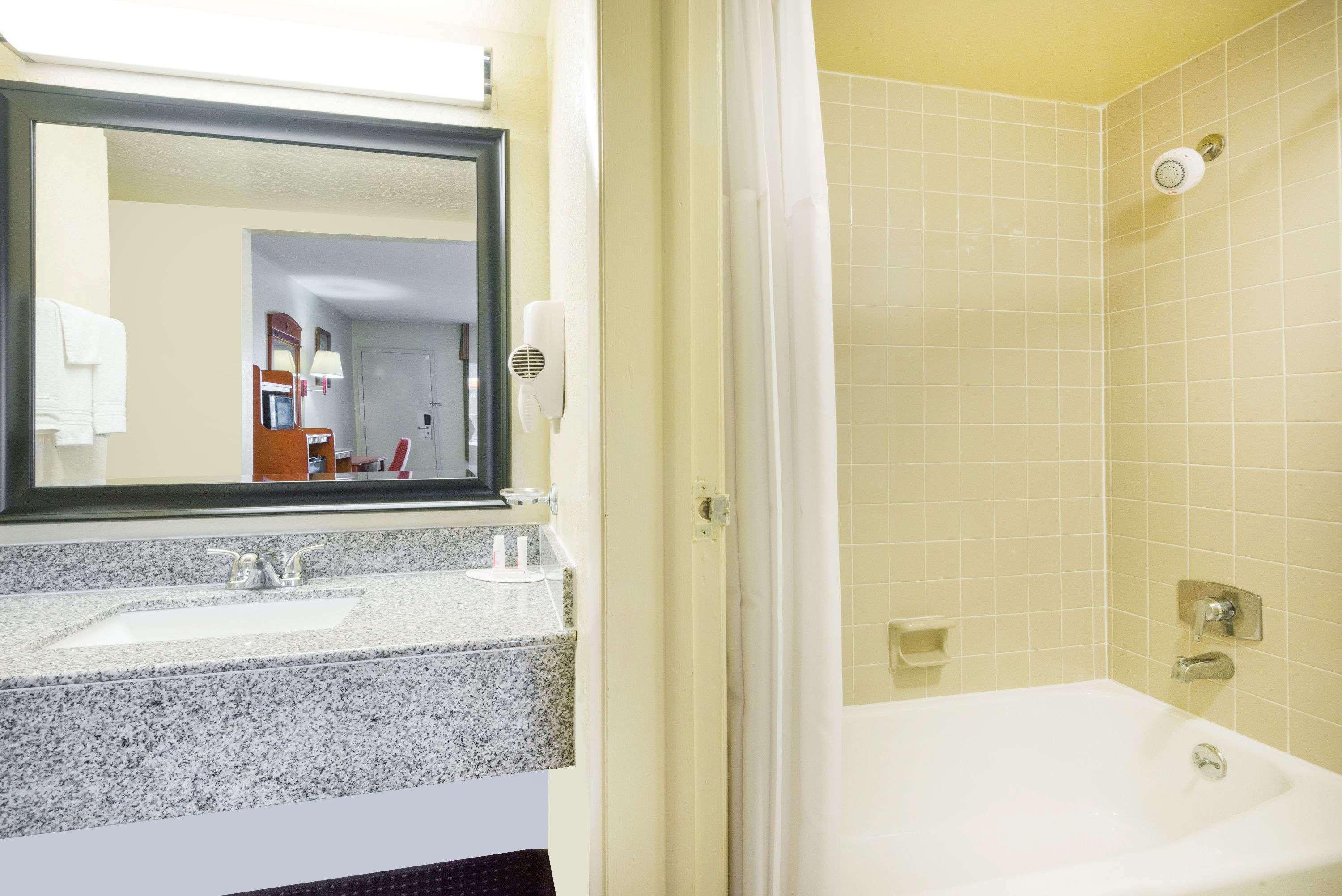 Days Inn By Wyndham Paintsville מראה חיצוני תמונה